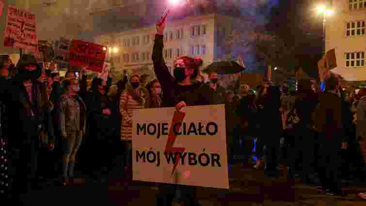 Польський уряд після протестів відклав повну заборону абортів