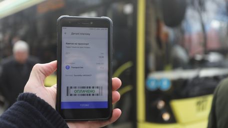 У львівських автобусах запроваджують оплату проїзду зі смартфонів