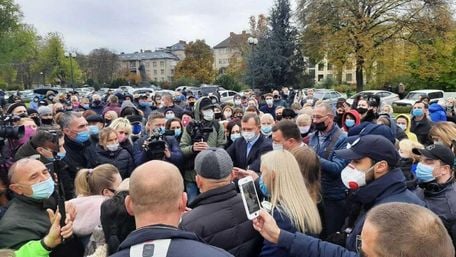 Мешканці Ужгорода протестували проти карантинних обмежень