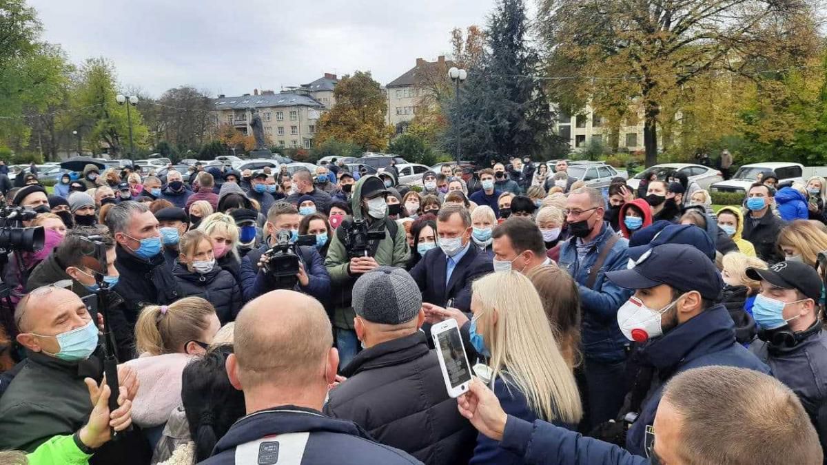 Малі підприємці в Ужгороді влаштували протест проти карантину