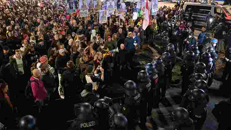 У німецькому Лейпцигу протест проти карантину переріс в сутички з поліцією