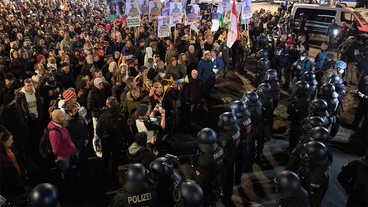 У німецькому Лейпцигу протест проти карантину переріс в сутички з поліцією