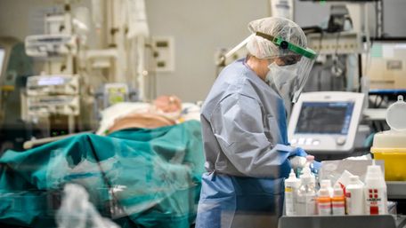 Всі лікарні в Україні зупинили планові операції