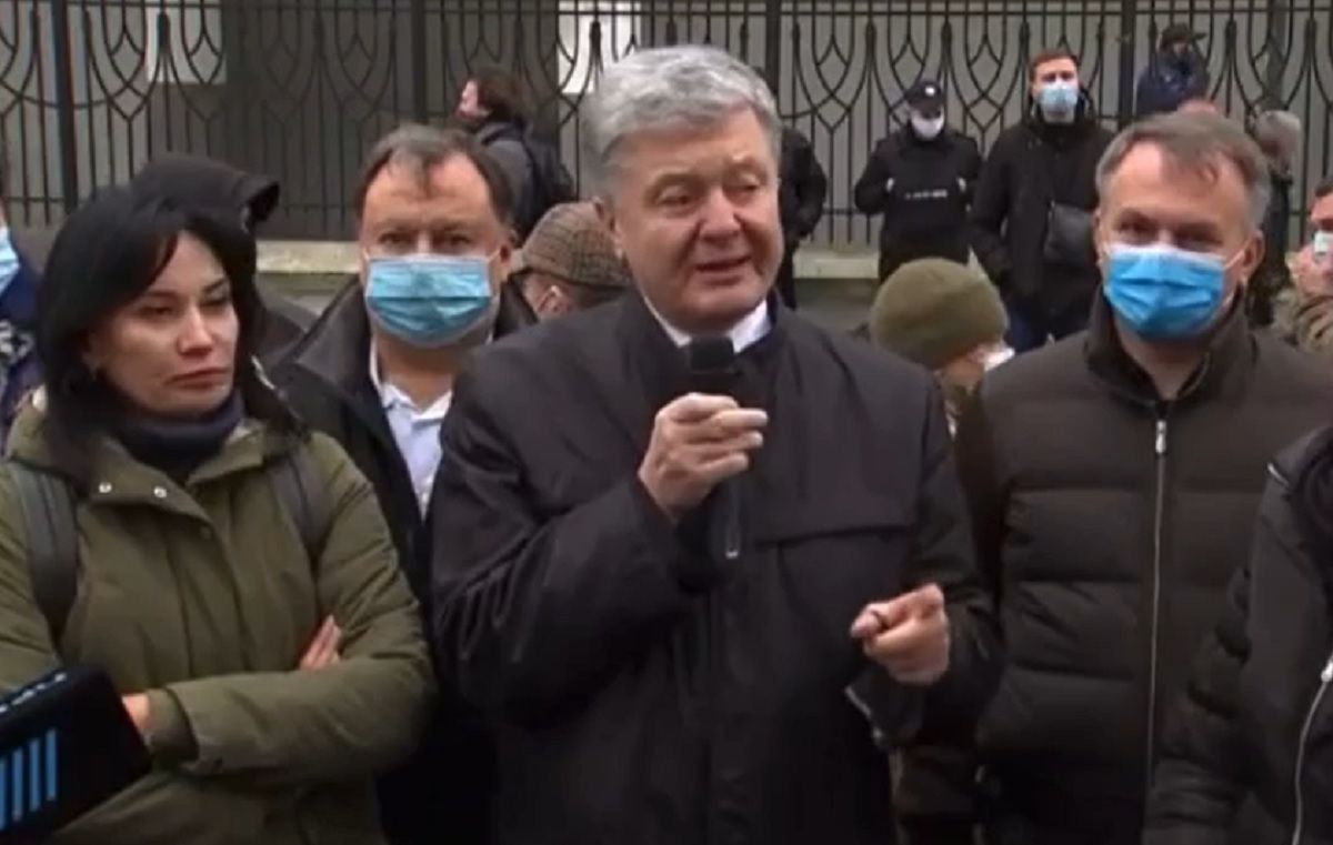 Порошенко на мітингу помилився або збрехав. Синютка промовчав