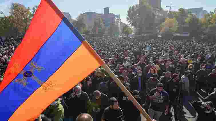 У Єревані сталися сутички між поліцією та противниками угоди щодо Карабаху