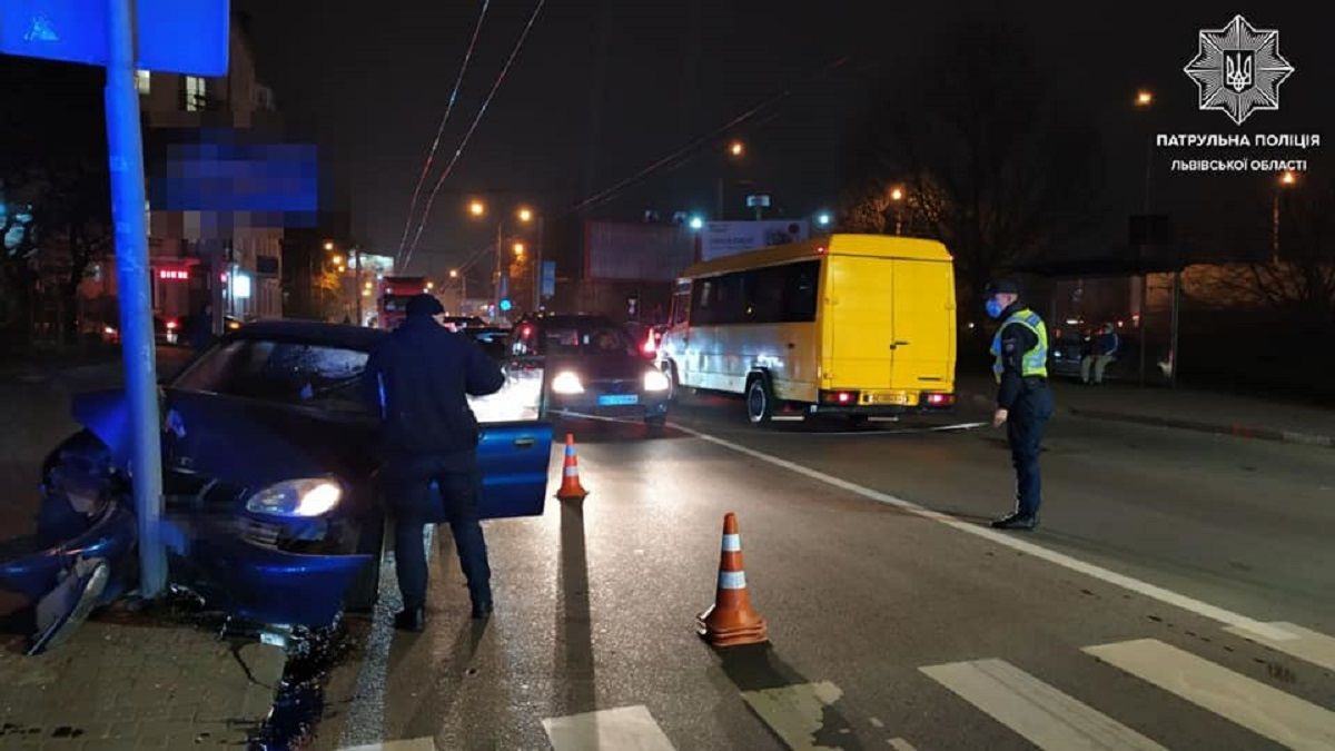 П’яний 64-річний львів'янин на Daewoo Lanos врізався в електроопору біля «зебри»