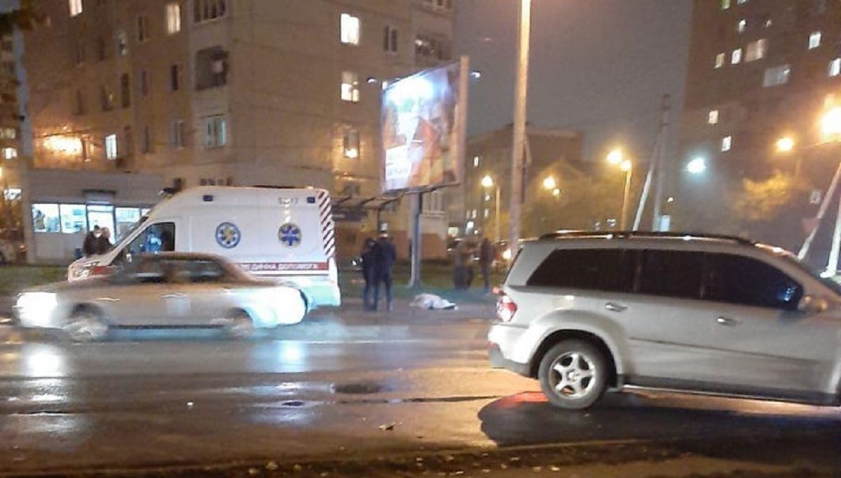 У Львові на зупинці громадського транспорту помер 69-річний мешканець Жовківщини