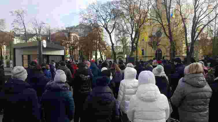 Підприємці у Рівному і Чернівцях протестували проти карантину вихідного дня