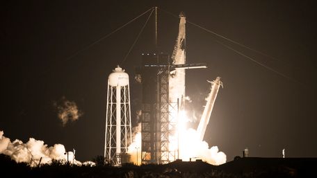 SpaceX запустила перший комерційний політ Crew Dragon