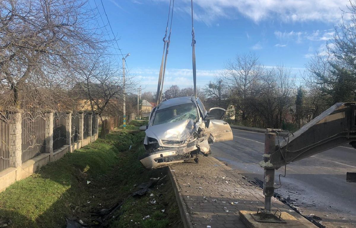 Унаслідок ДТП у Мостиськах водій та двоє пасажирів потрапили до реанімації