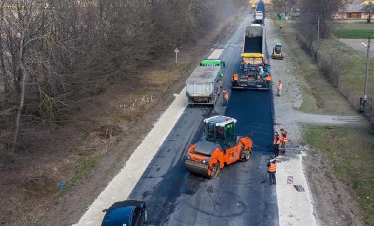 На прикордонній дорозі Грушів-Немирів збудують нову смугу руху
