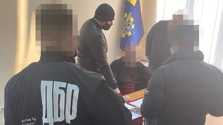Керівника управління Укртрансбезпеки на Буковині затримали за хабарництво