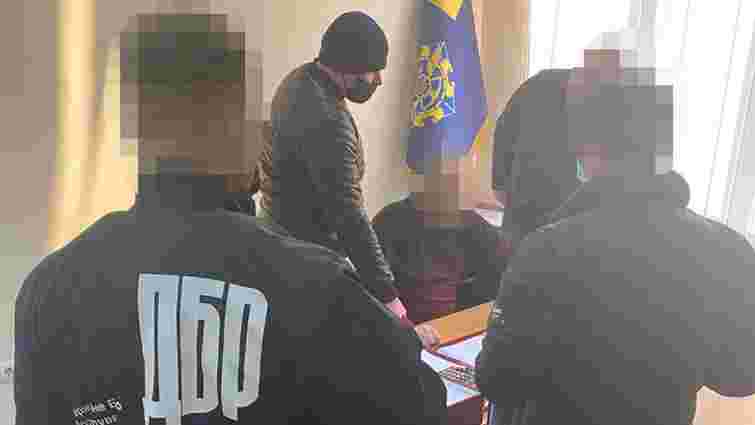 Керівника управління Укртрансбезпеки у Чернівцях затримали за хабарництво