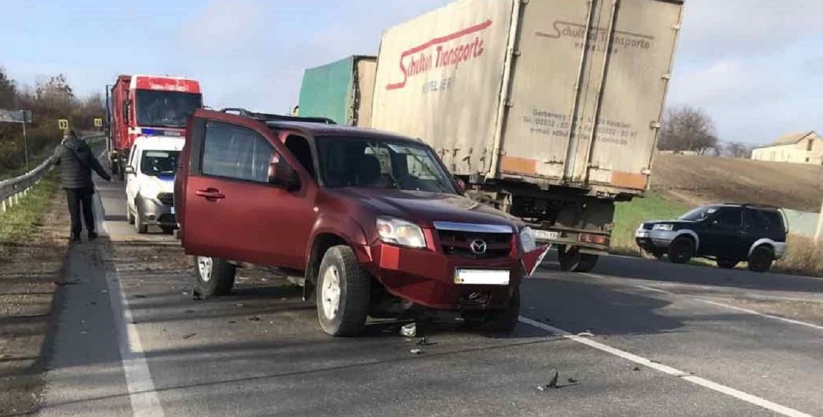 П’яний водій фури отримав три протоколи за втечу з місця ДТП