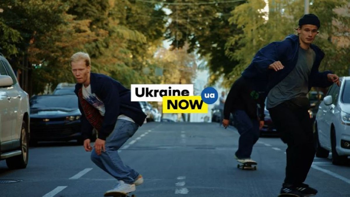 Зеленський запропонував молоді розповісти про любов до України