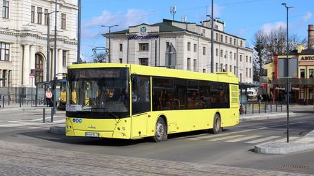ЛОДА не дозволила міським автобусам їздити до сіл та міст Львівської ОТГ