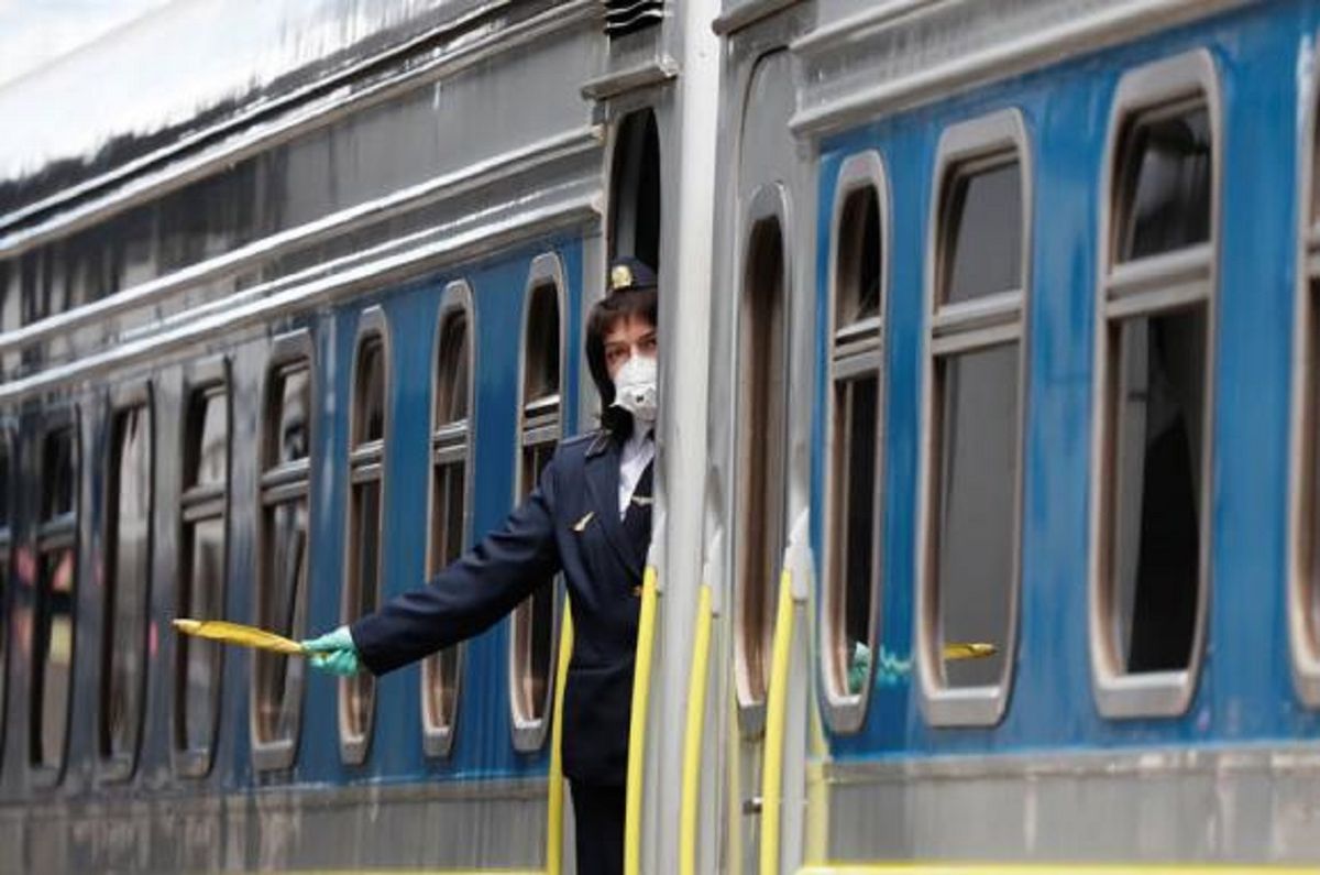 «Укрзалізниця» знизила вартість бронювання квитків для туристичних груп