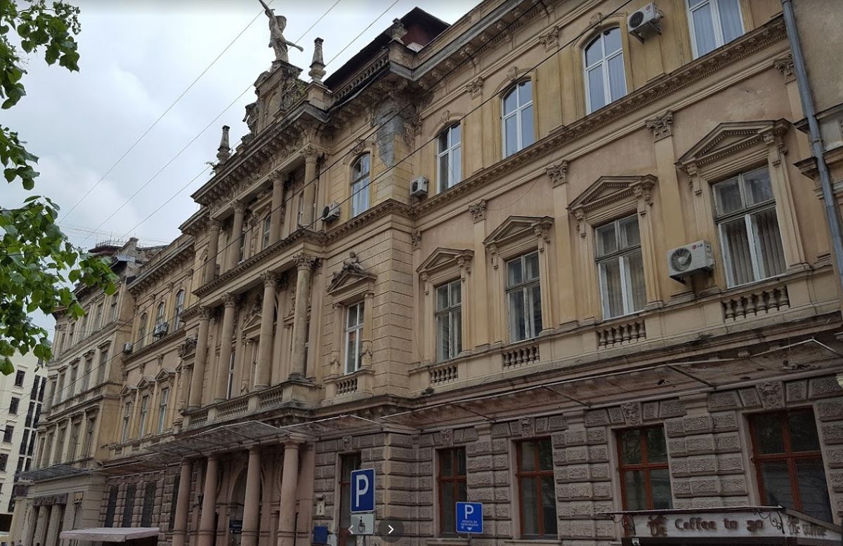 Львівська облрада відсудила викрадене приміщення хостелу у центрі Львова