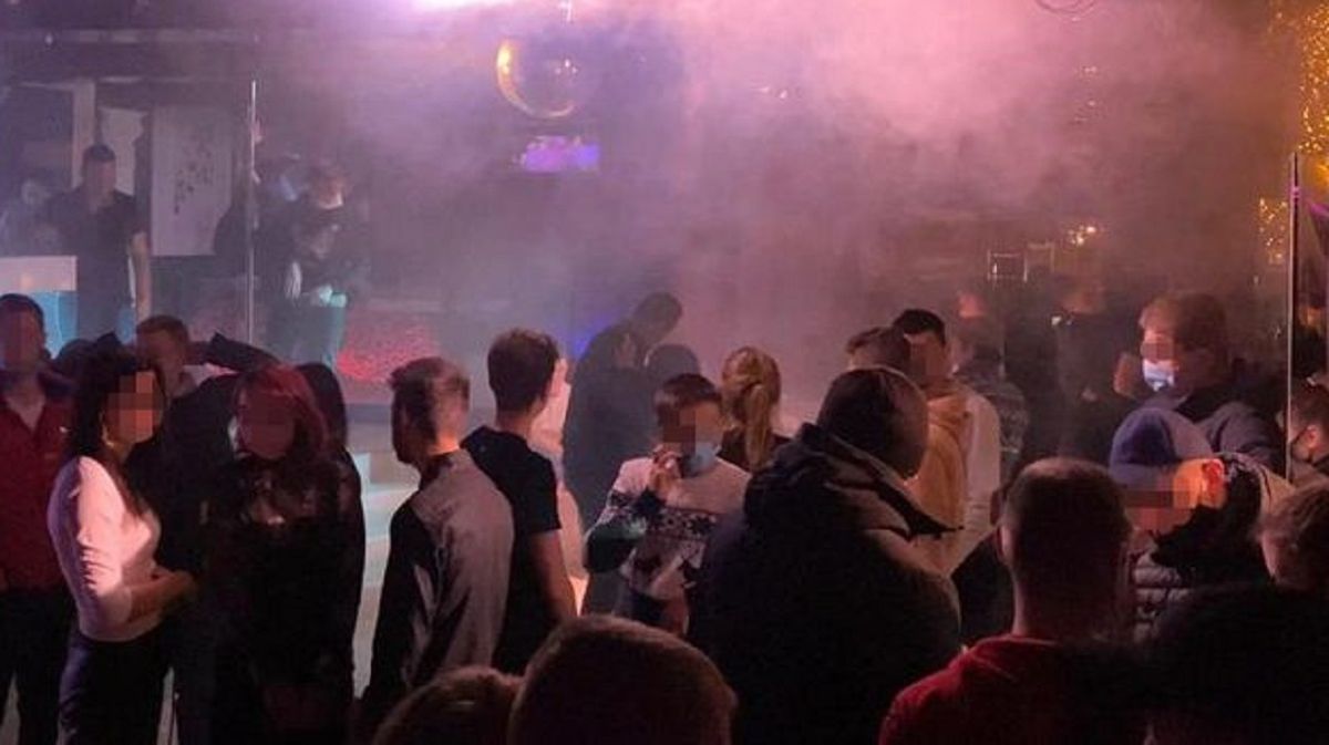 Нічний клуб у центрі Львова закрили за порушення карантину