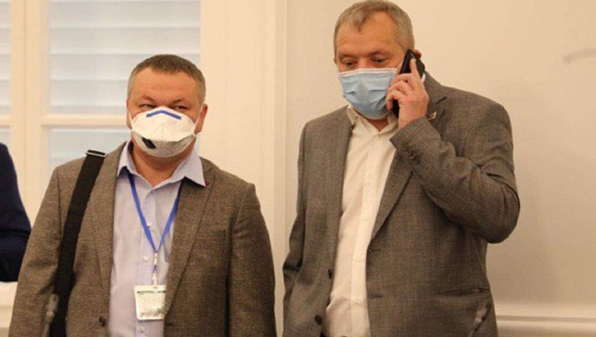 Ініціатори рейдерства Львівської міськради виявились заслуженими юристами
