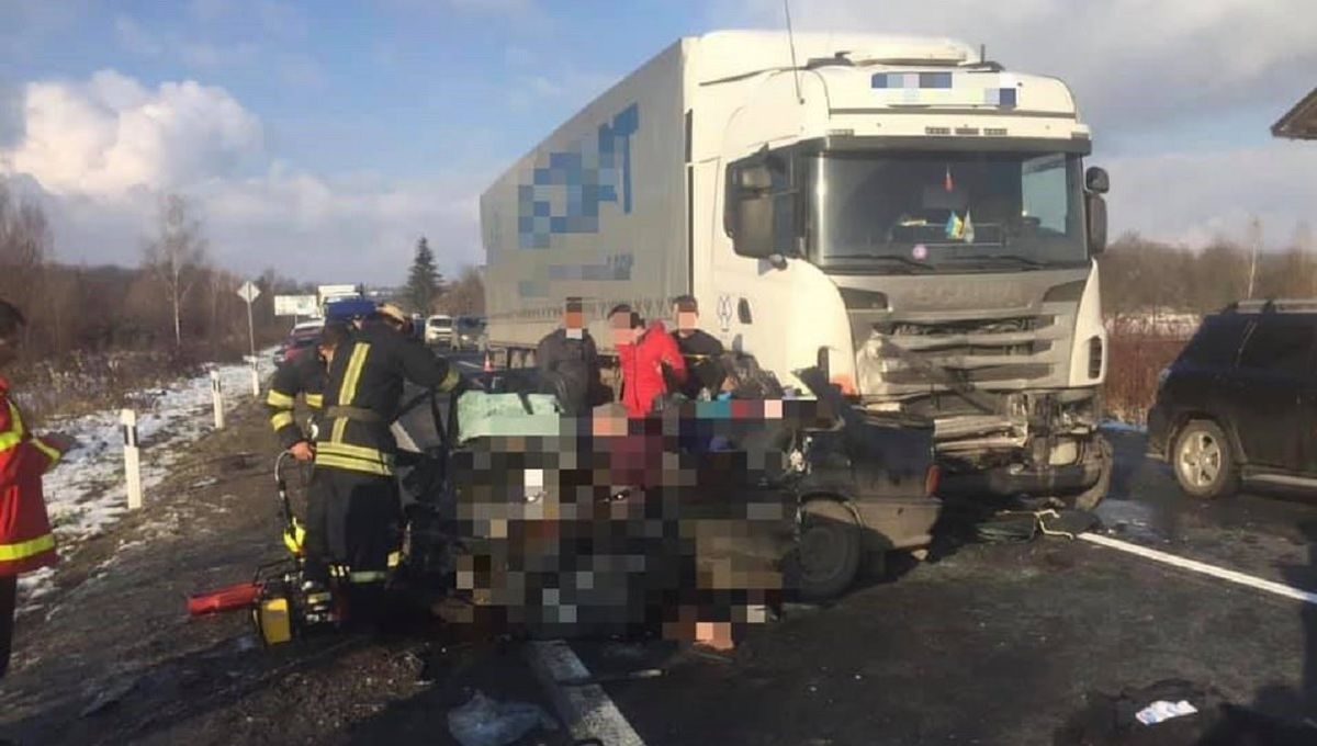 П'ятеро людей загинули в ДТП біля Мукачева