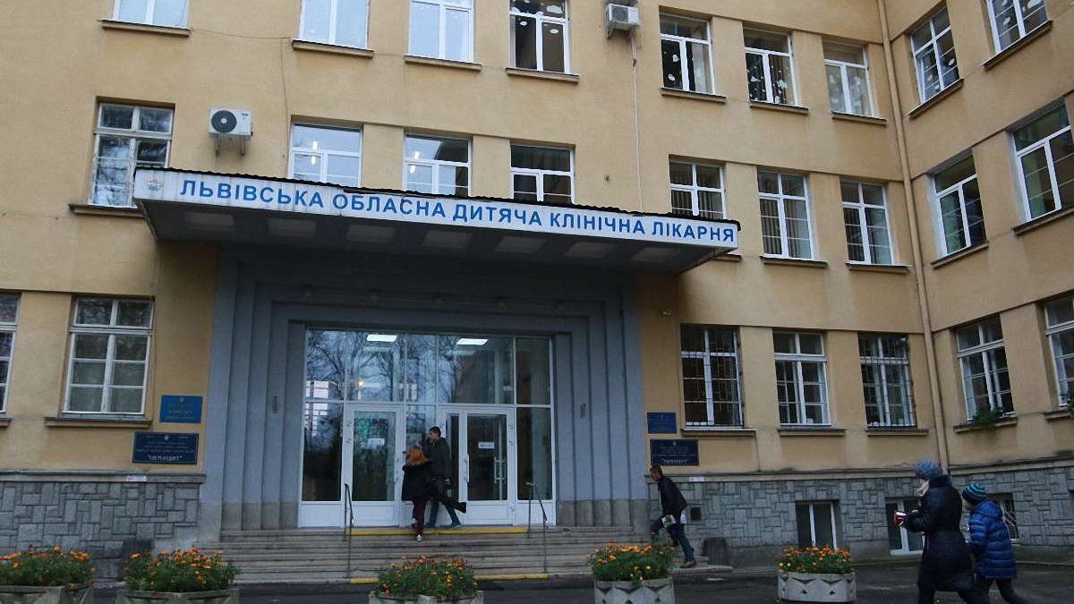 Трирічна дівчинка з Борислава вдихнула пластмасову заглушку до холодильника