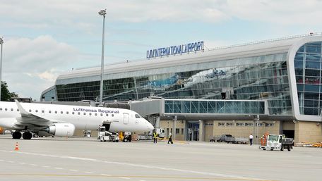 Обшуки у львівському аеропорту дестабілізують роботу летовища