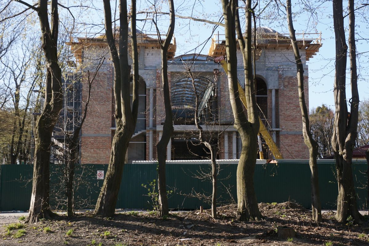 Суд скасував депутатам ЛМР штраф за руйнування давньої будівлі 
