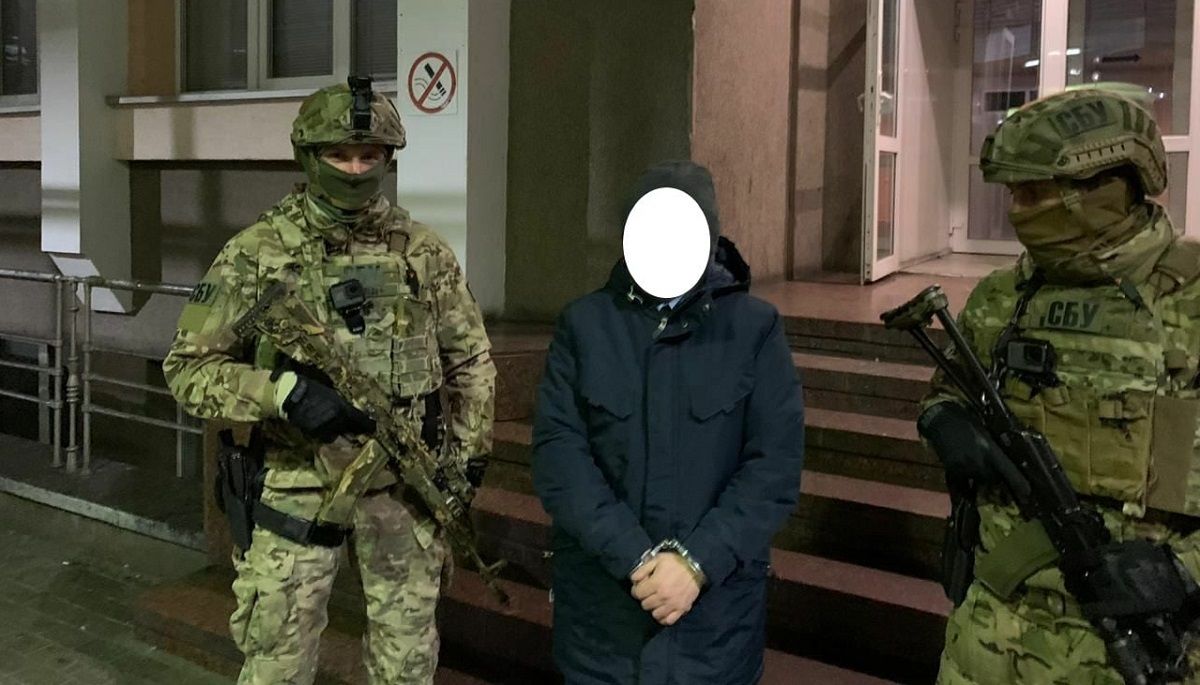 Головного інспектора митного поста «Яворів» викрили на хабарництві за розмитнення авто