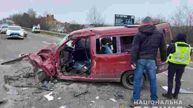 Чотири автомобілі зіткнулися у масштабній аварії біля Тернополя