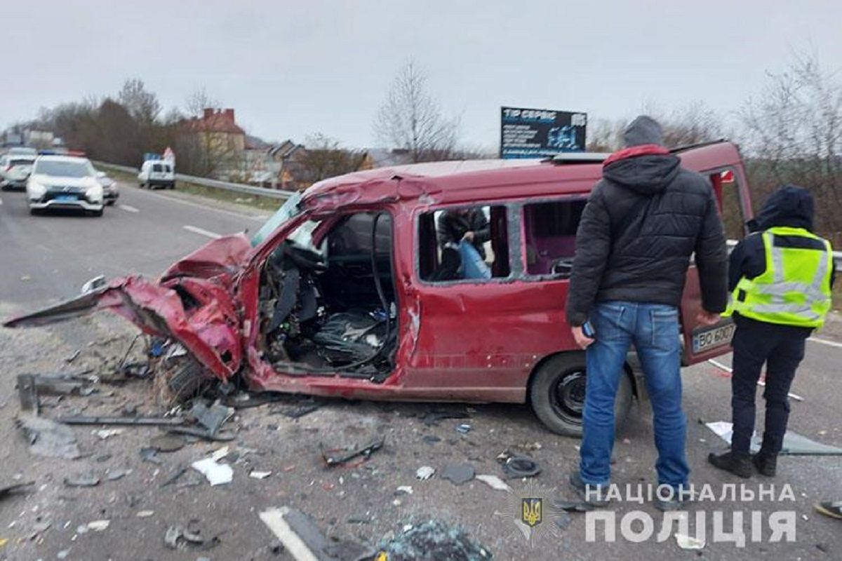 Чотири автомобілі зіткнулися у масштабній аварії біля Тернополя