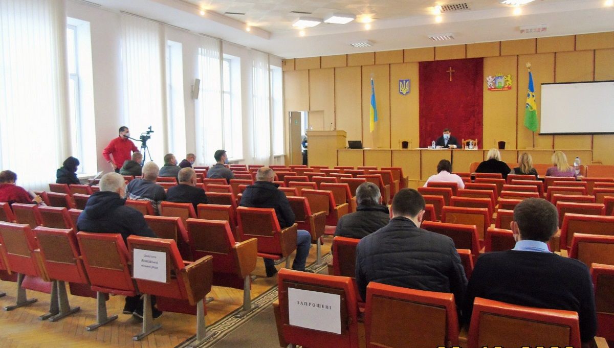 Жовківська райрада не зібрала кворуму для звільнення головного лікаря ЦРЛ