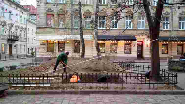 На площі Коліївщини у центрі Львова почали археологічні розкопки