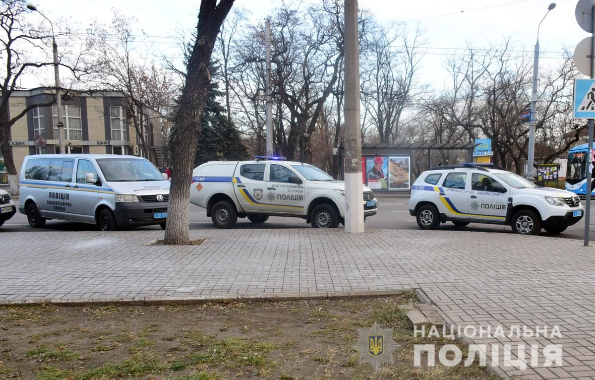 Озброєний ножем нападник захопив банк у Маріуполі