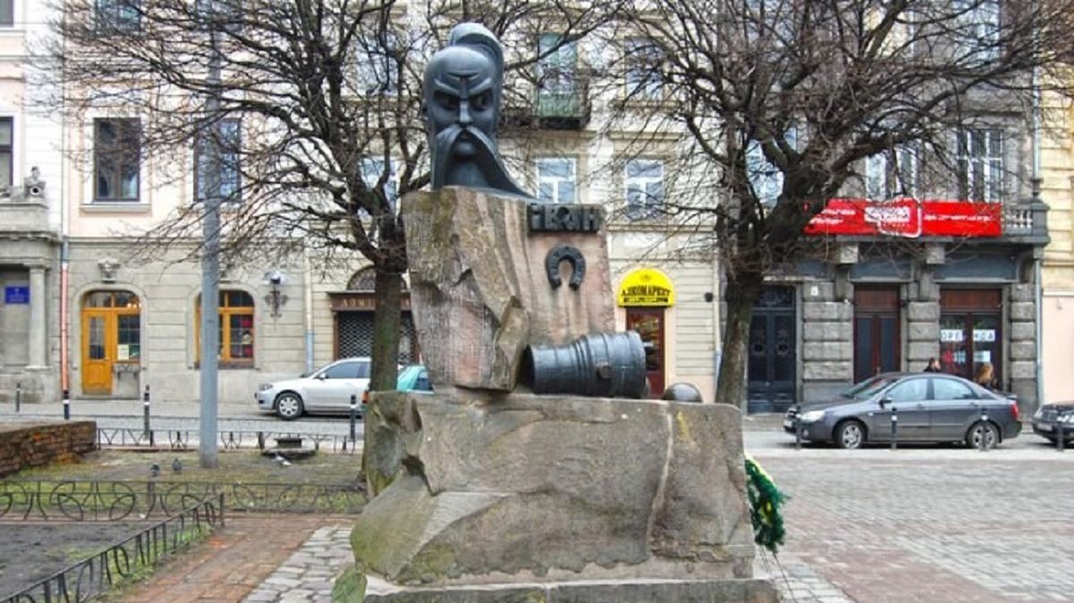 Одна з найменших у Львові: цікаві факти про площу Підкови та раритетні фото