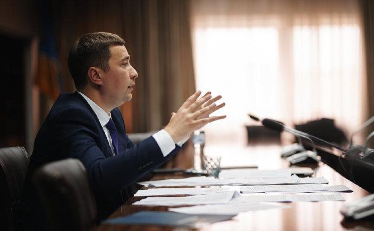 Суд арештував чиновника з Хмельницького за спробу підкупити голову Держгеокадастру