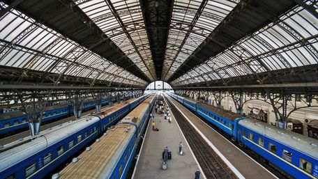 «Укрзалізниця» запустила ще два додаткові потяги до Ворохти й Ужгорода