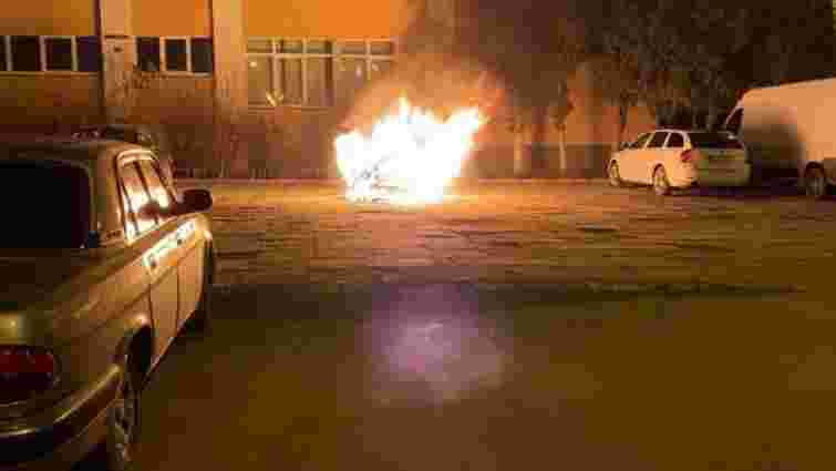 Вночі у Львові спалили особистий автомобіль детектива НАБУ 