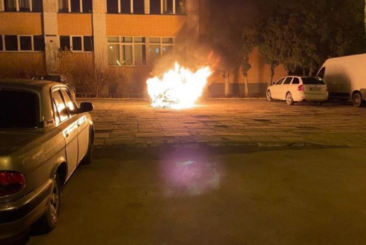 Вночі у Львові спалили особистий автомобіль детектива НАБУ 