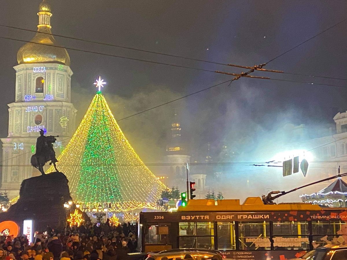 Під час запалювання головної ялинки країни сталася невелика пожежа