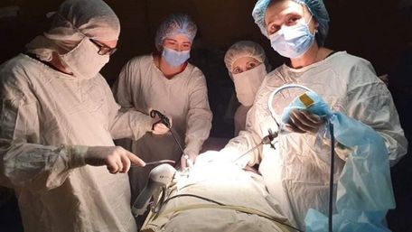 У 14-річної львів’янки хірурги видалили кистому завбільшки з баскетбольний м’яч