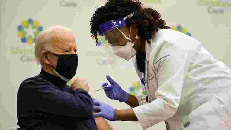 Обраний президентом США Джо Байден вакцинувався від Covid-19 у прямому ефірі