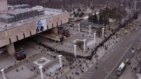 Тисячі мешканців Харкова вийшли на прощання з Геннадієм Кернесом. Фото дня