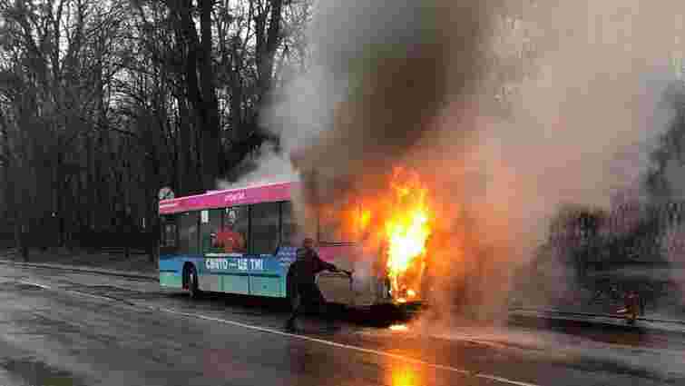 Біля Стрийського парку у Львові загорівся автобус №53