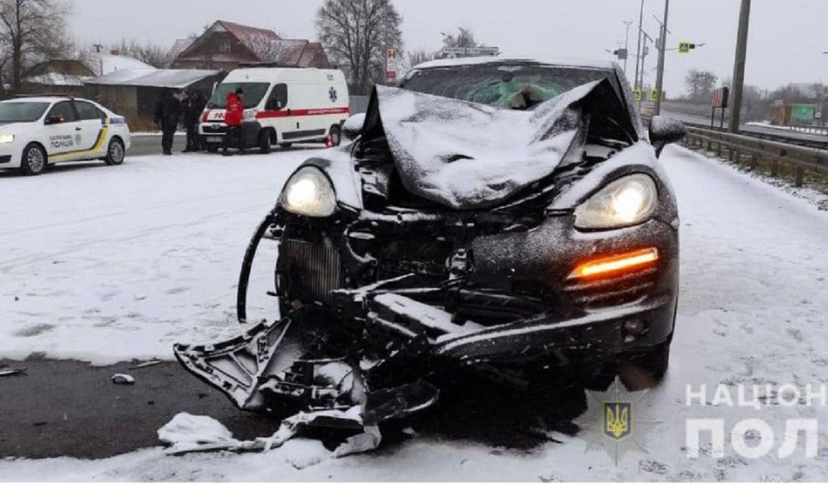На Київщині Porsche на смерть збив подружжя пенсіонерів