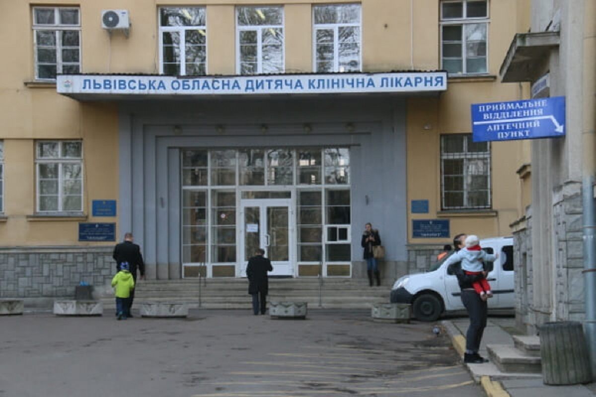 Із мозку 11-річного хлопця  львівські отоларингологи відкачали 5 мл гною
