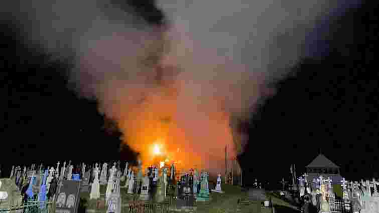 У масштабній пожежі на Львівщині згоріла сільська церква