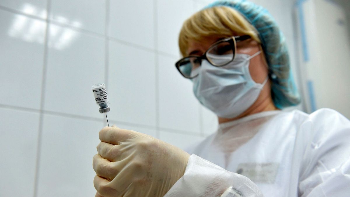 Угорщина першою з країн ЄС розпочала вакцинацію населення від Covid-19
