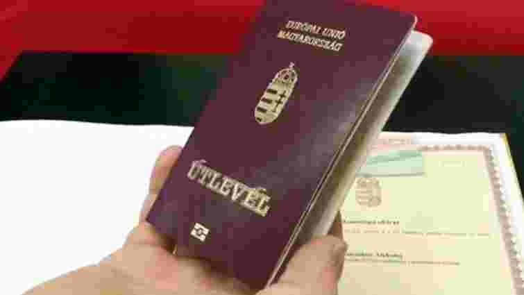 Угорщина готується до запровадження першого в світі Covid-паспорта
