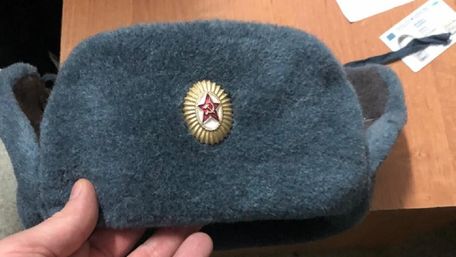 Поліція затримала 19-річного киянина у центрі Львова за шапку з комуністичною символікою